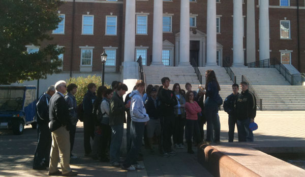 Juniors Discover What Colleges Have to Offer on Tour